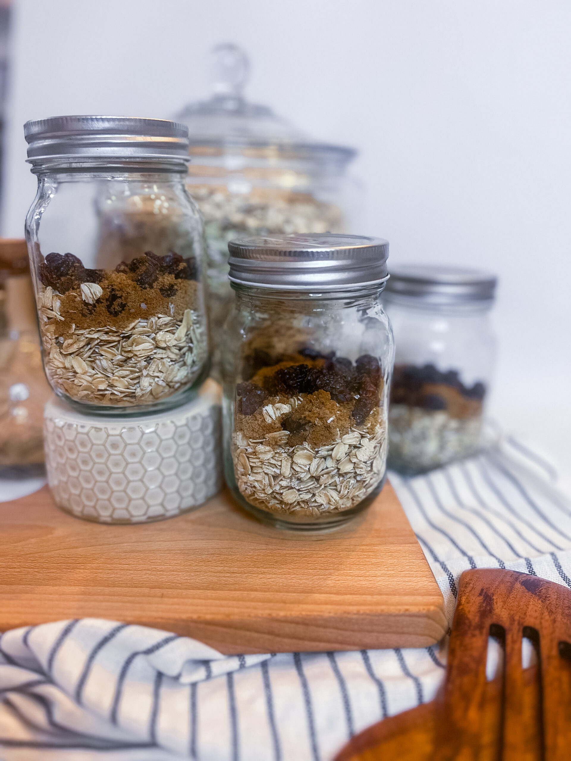 DIY Instant Oatmeal Packets in Mason Jars Jenniabs