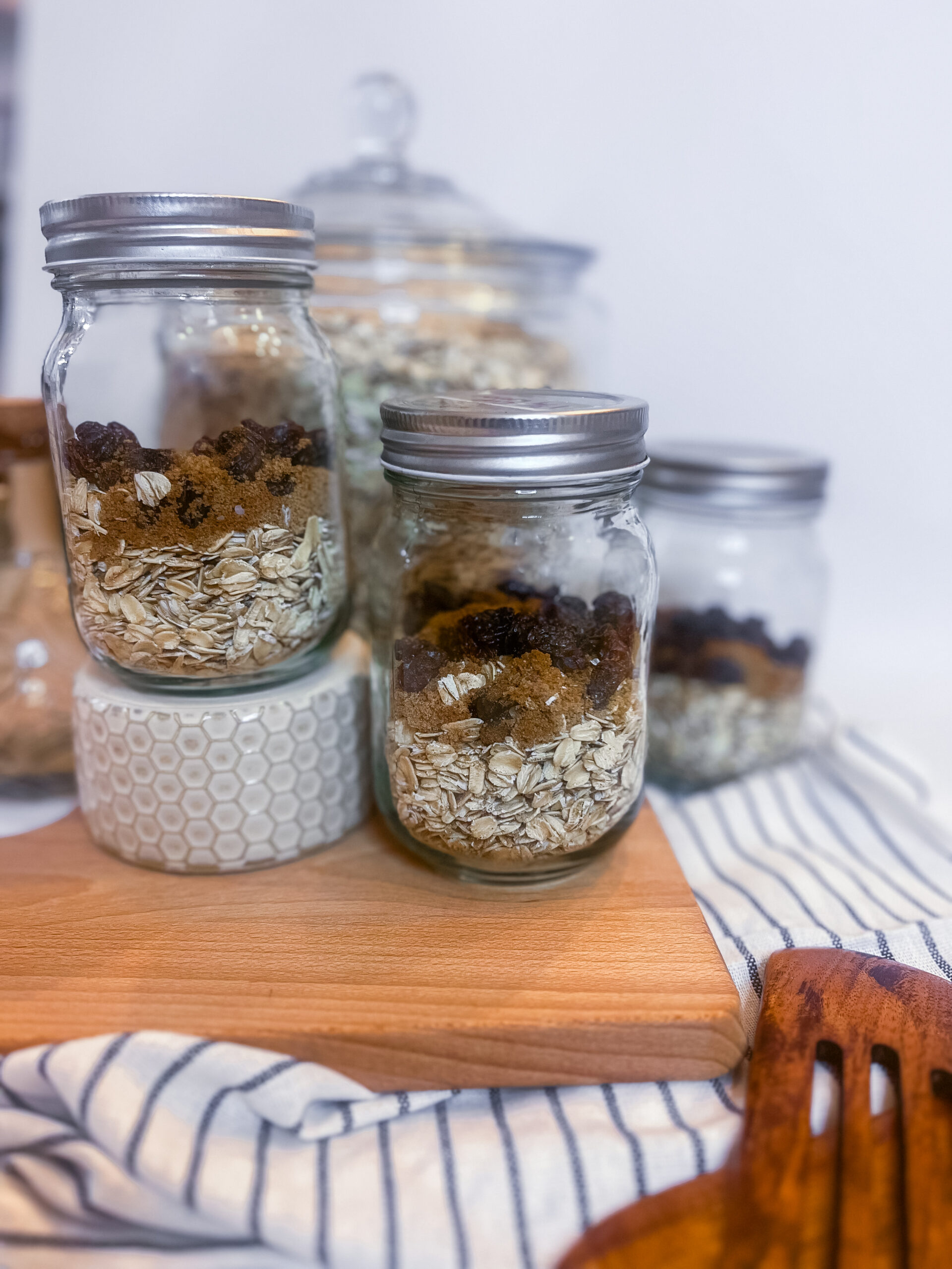 DIY Instant Oatmeal Packets in Mason Jars - Jenniabs